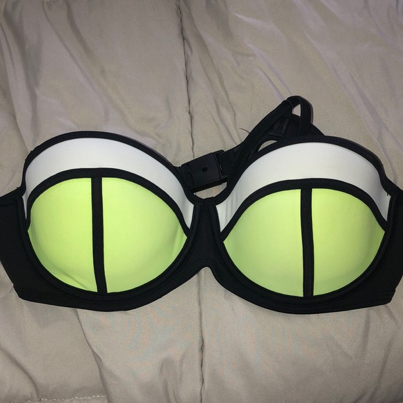 Triangl bikini top. - Picture 1 of 4